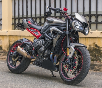TRIUMPH STREET TRIPLE 765RS MODEL 2019